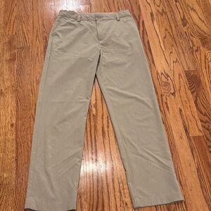 Vineyard vines performance khakis